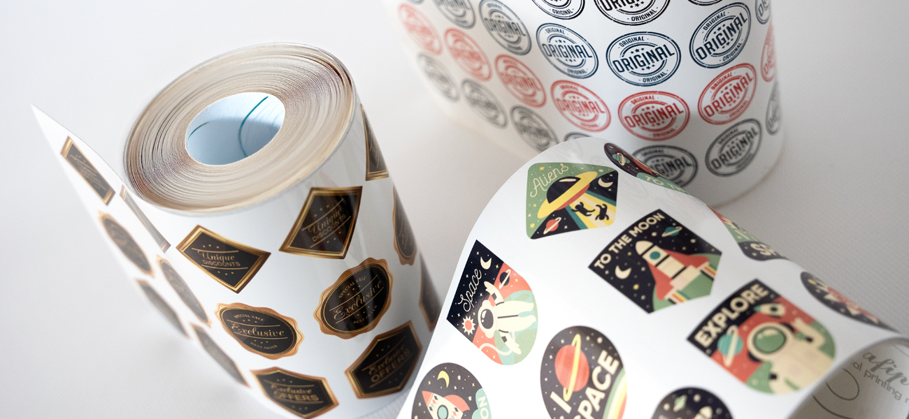 Pegatinas en bobina personalizadas de Rotulpro, ideales para etiquetado de productos, con calidad y opciones de personalización