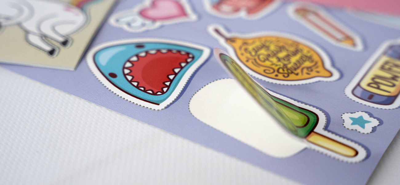 Pegatinas troqueladas de Rotulpro, ideales para decoración personalizada, scrapbooking, etiquetas y regalos únicos.