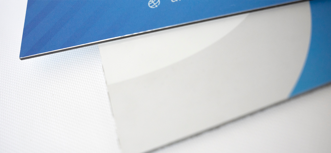 Impresión en aluminio composite de Rotulpro, ideal para rótulos duraderos y resistentes en interiores y exteriores.