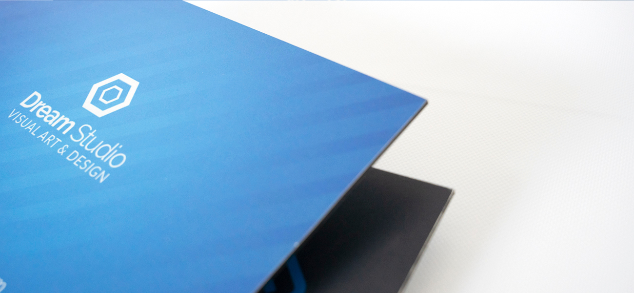 Impresión en aluminio composite de Rotulpro, ideal para rótulos duraderos y resistentes en interiores y exteriores.