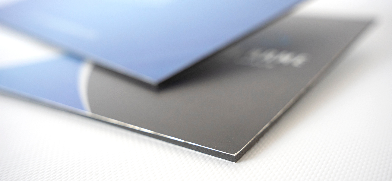 Impresión en aluminio composite de Rotulpro, ideal para rótulos duraderos y resistentes en interiores y exteriores.