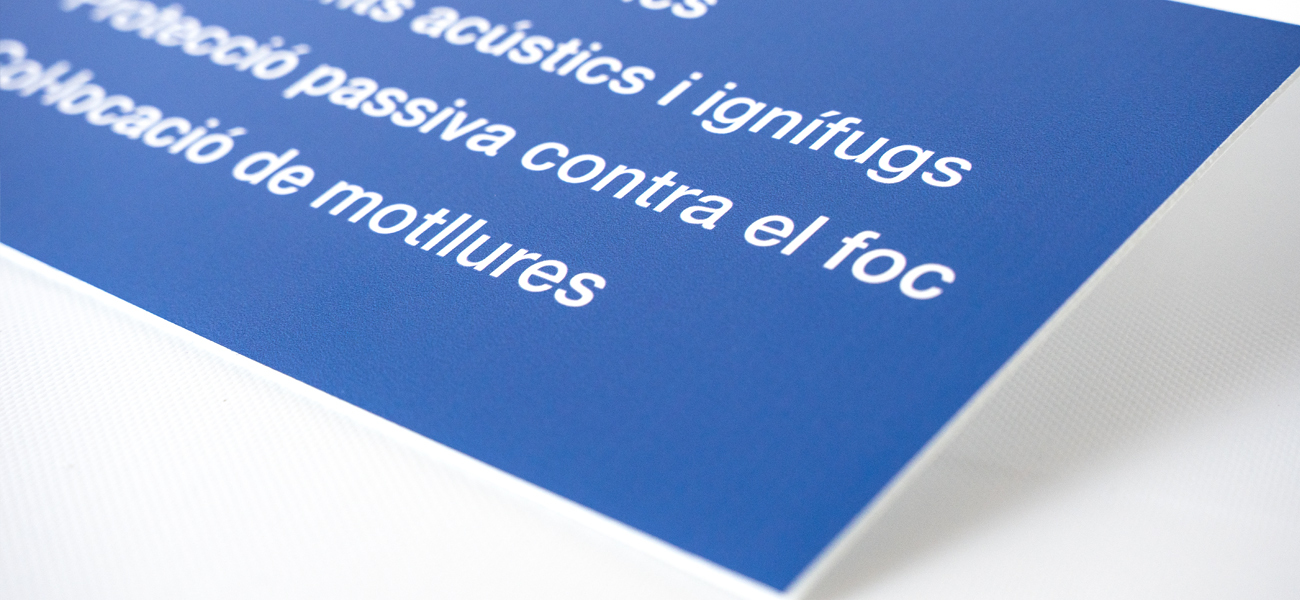 Cartelería en polipropileno alveolar: material ligero, resistente y ecológico, ideal para usos publicitarios. Rotulpro.