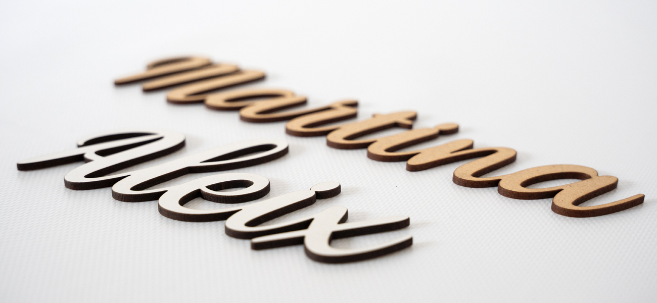 Letras de madera personalizadas para decoración de hogar y negocios, con elección de color, tipo de letra y tamaño. Rotulpro