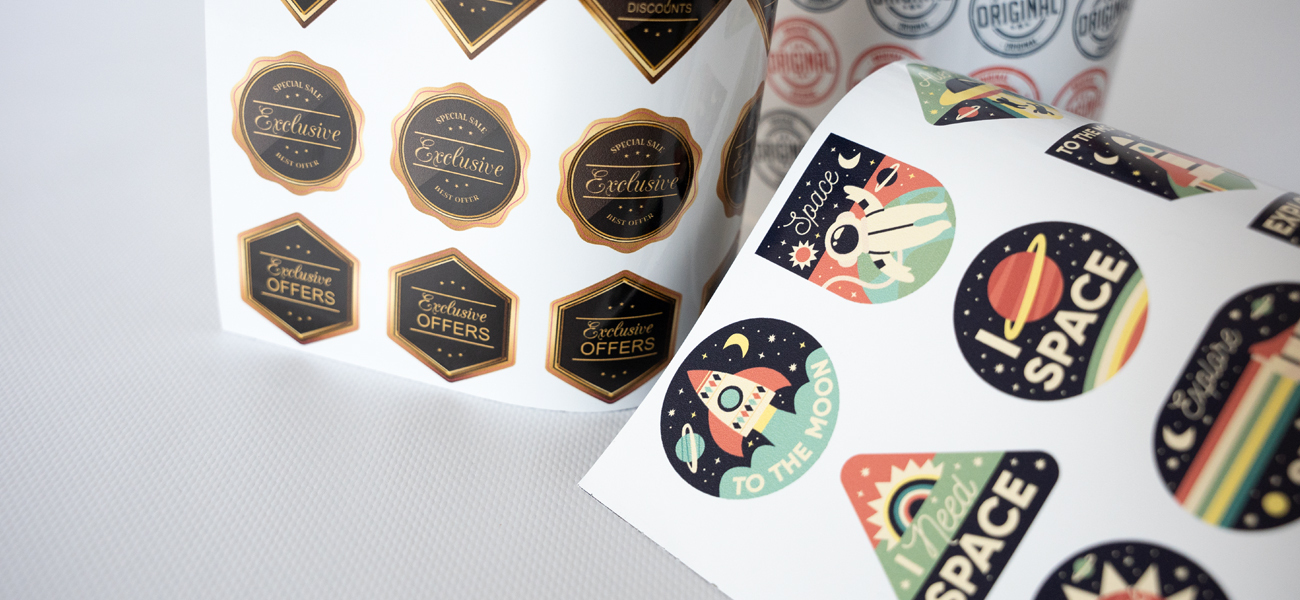 Pegatinas en bobina personalizadas de Rotulpro, ideales para etiquetado de productos, con calidad y opciones de personalización